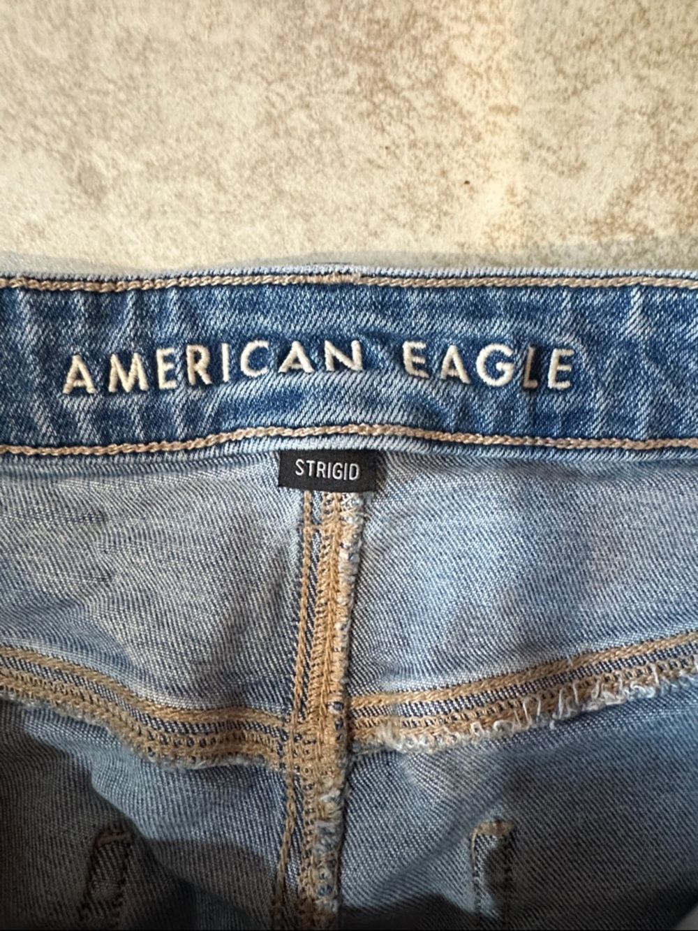 American Eagle Strigid Mom Jeans Destroyed Knees 10 Short Straight Leg Crop - Picture 4 of 9